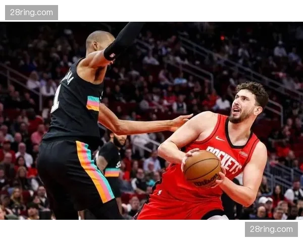 火箭申京高效表现难救主 队友状态低迷成连败主因